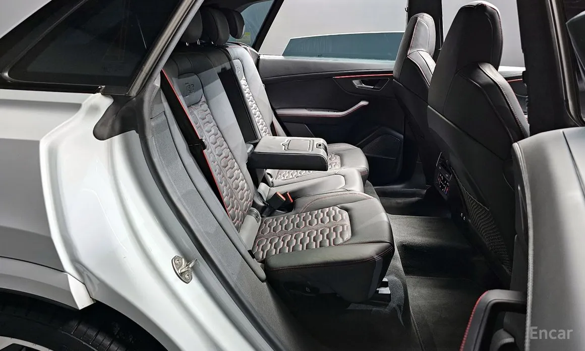 Фото 12 - Audi RS Q8