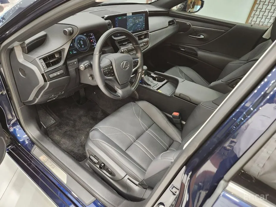 Фото 10 - Lexus ES