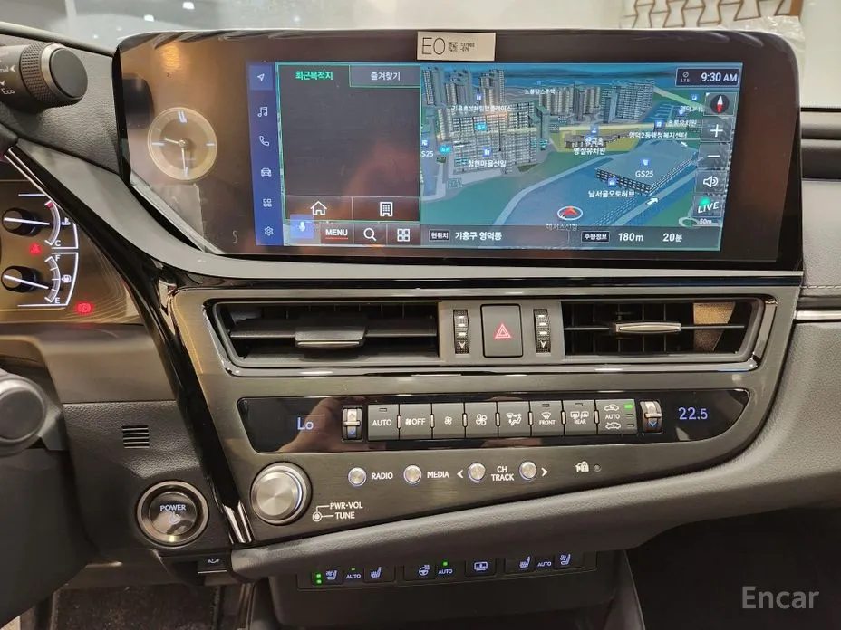 Фото 11 - Lexus ES