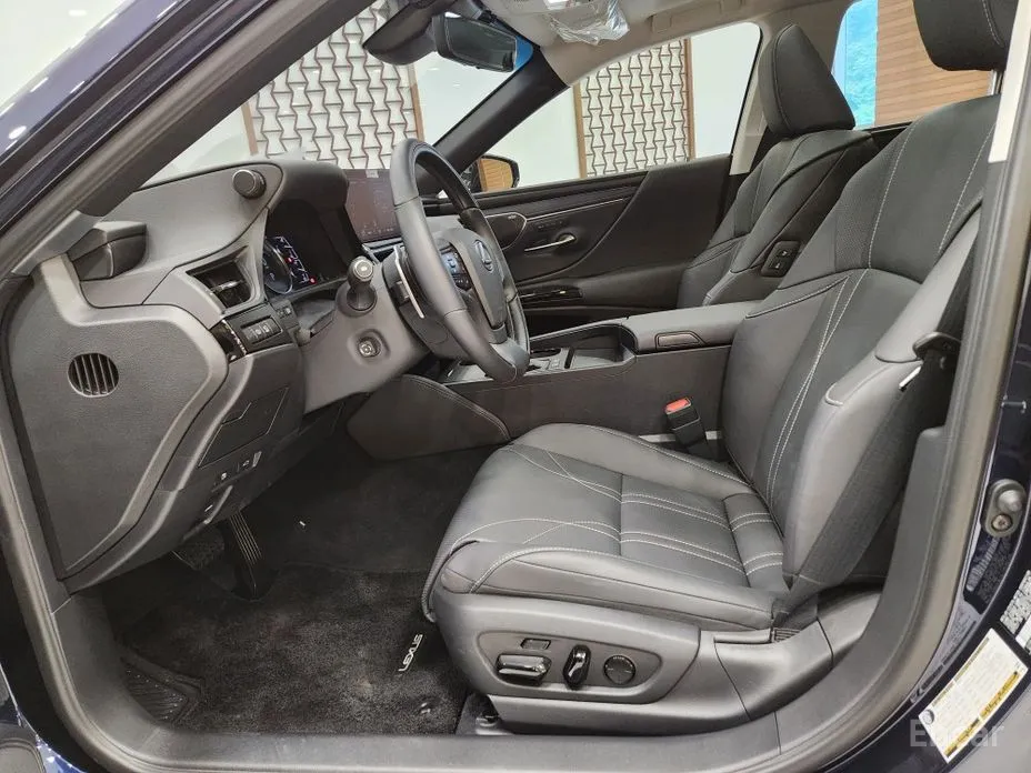 Фото 13 - Lexus ES