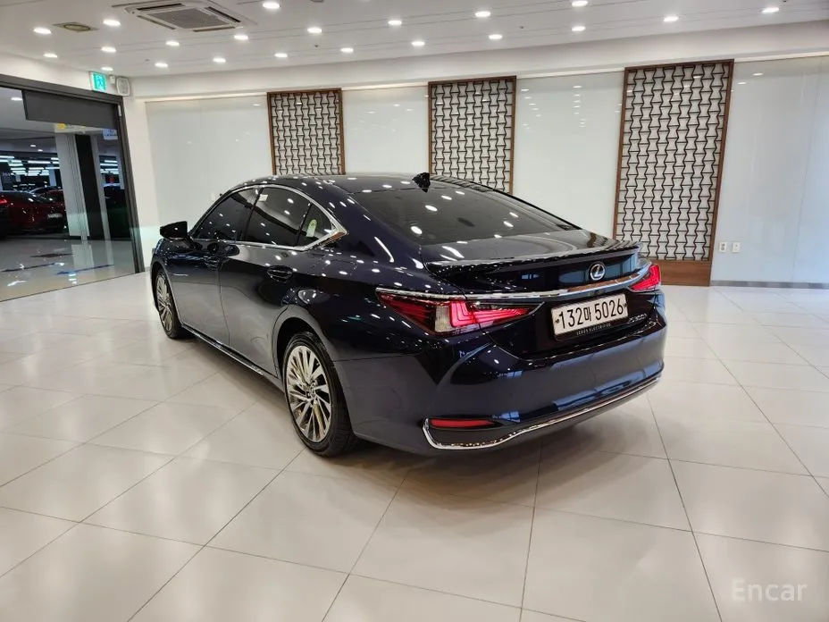 Фото 2 - Lexus ES