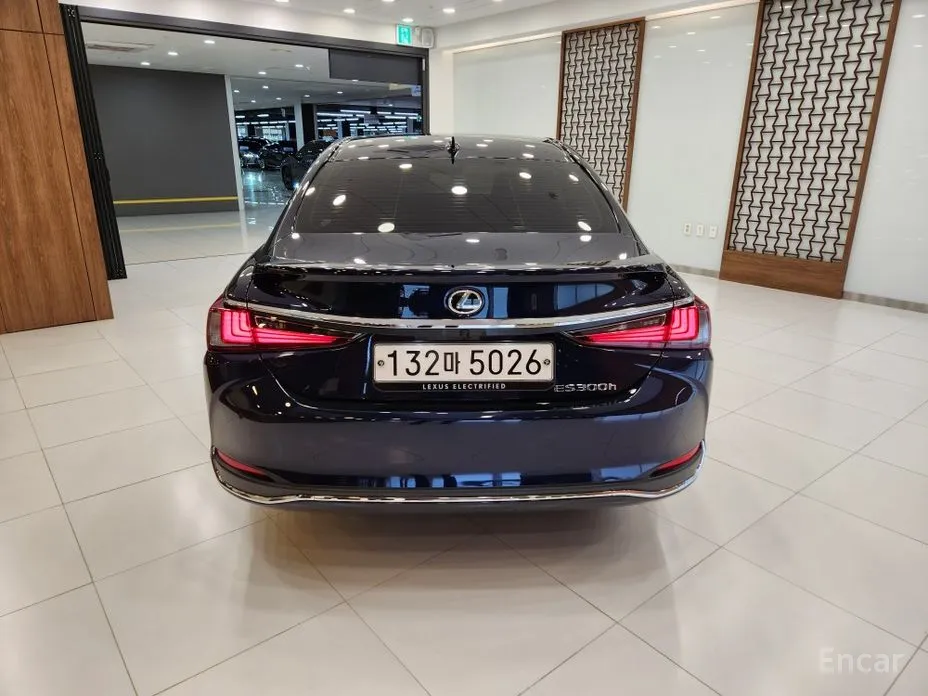 Фото 4 - Lexus ES