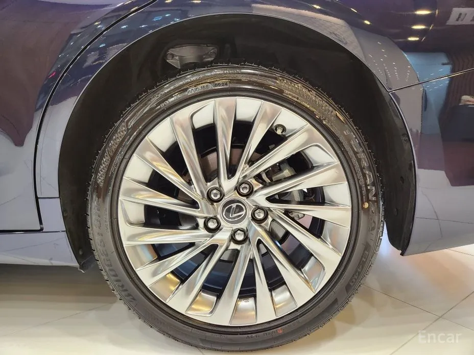 Фото 7 - Lexus ES