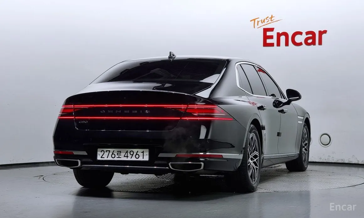 Фото 2 - Genesis G90