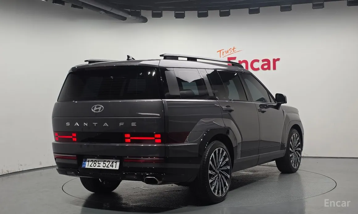 Фото 2 - Hyundai Santa Fe