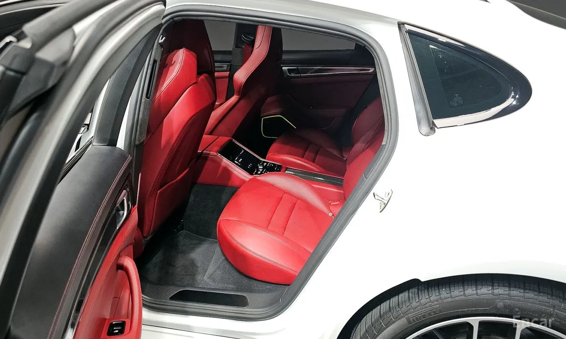 Фото 11 - Porsche Panamera