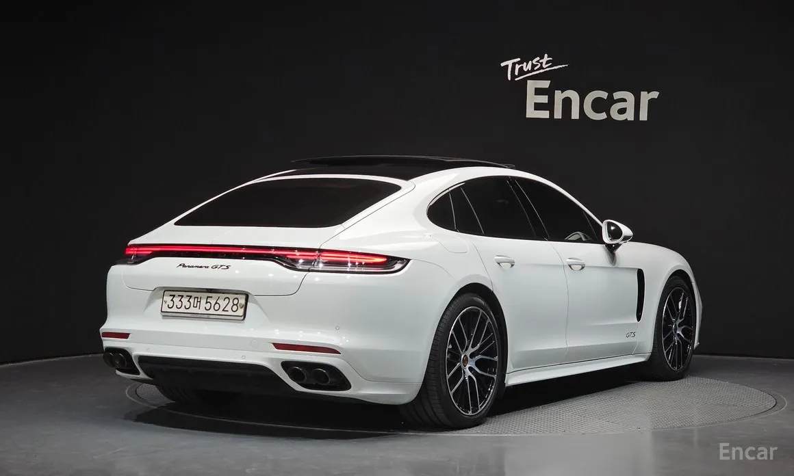 Фото 2 - Porsche Panamera