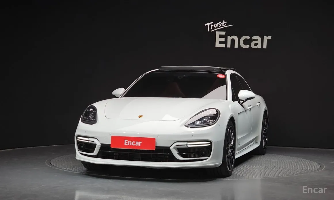 Фото 3 - Porsche Panamera