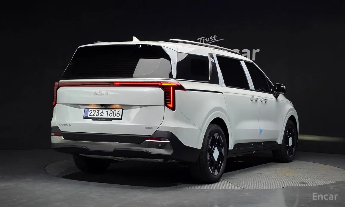 Фото 2 - Kia Carnival