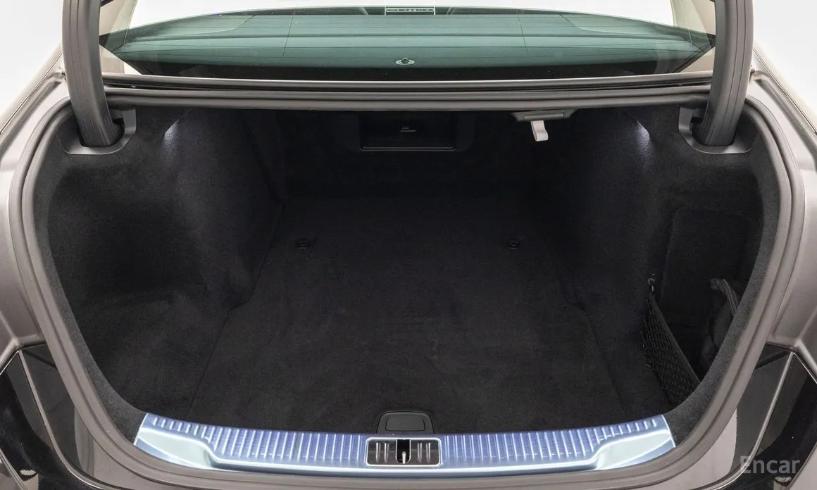 Фото 18 - Mercedes-Benz S-Class