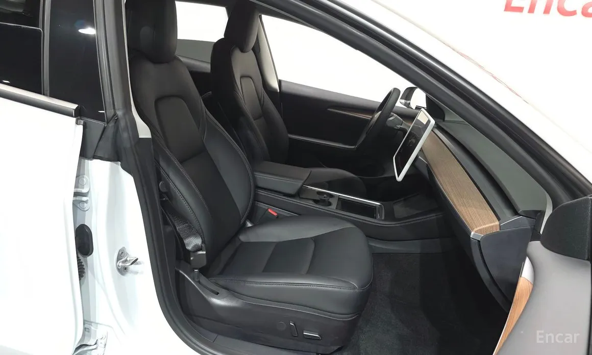 Фото 10 - Tesla Model 3