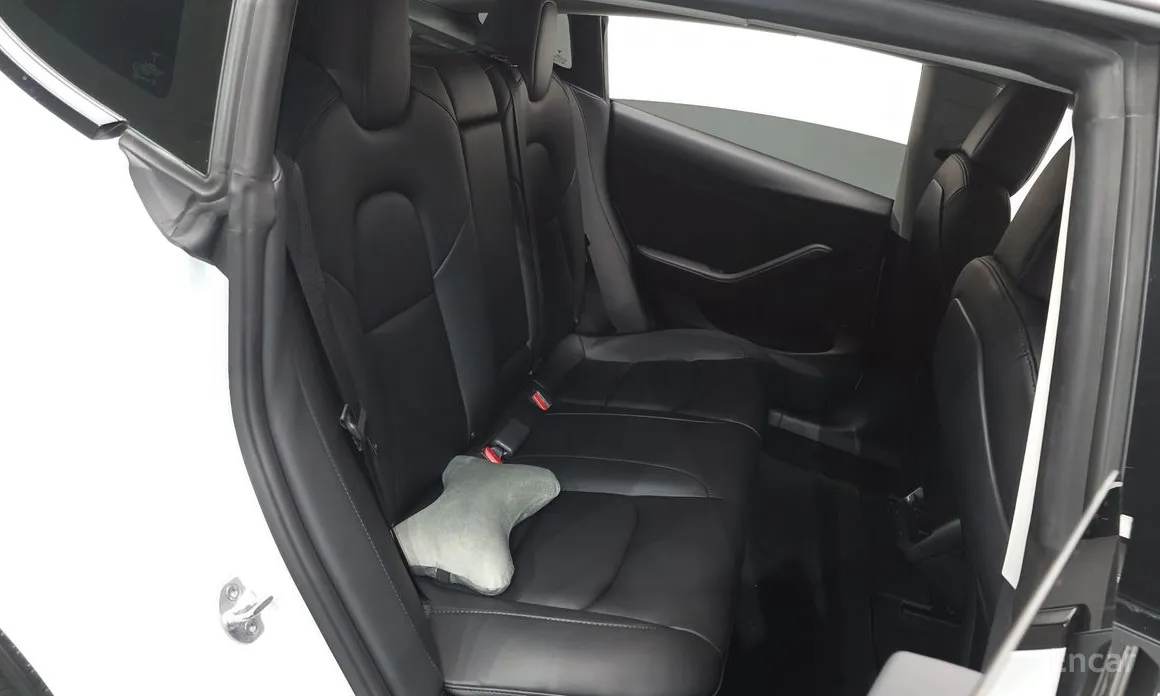 Фото 12 - Tesla Model 3