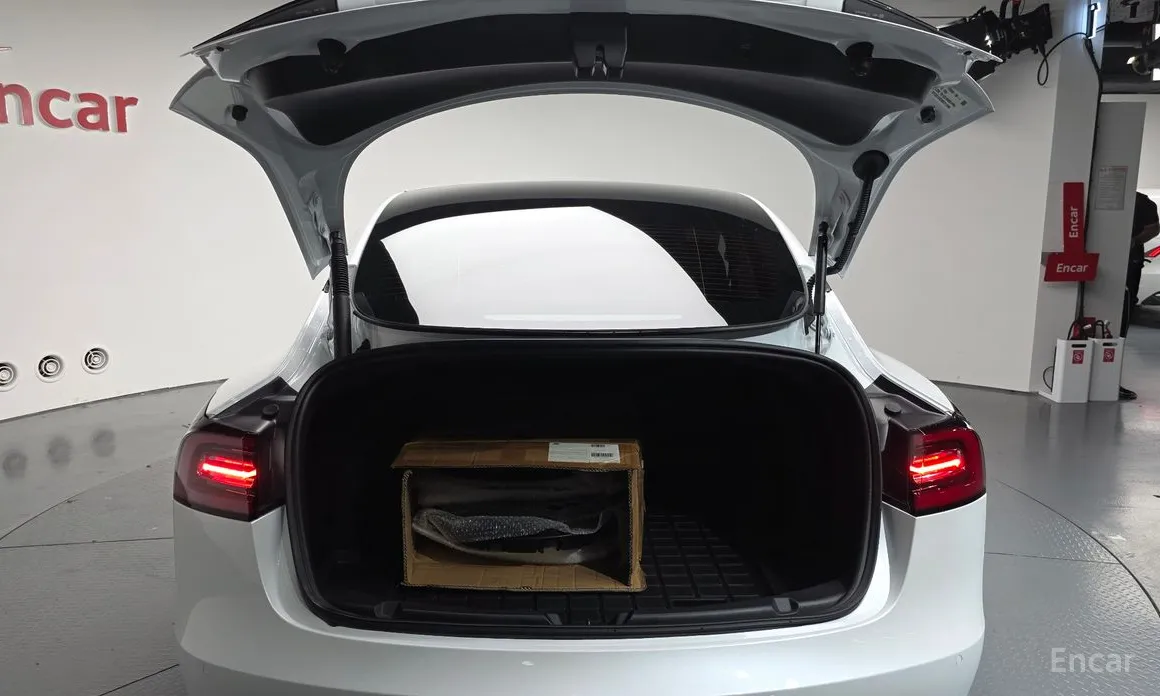 Фото 20 - Tesla Model 3