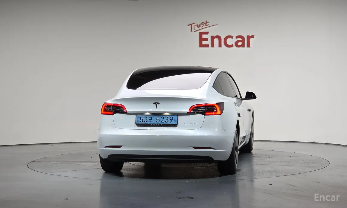 Фото 4 - Tesla Model 3