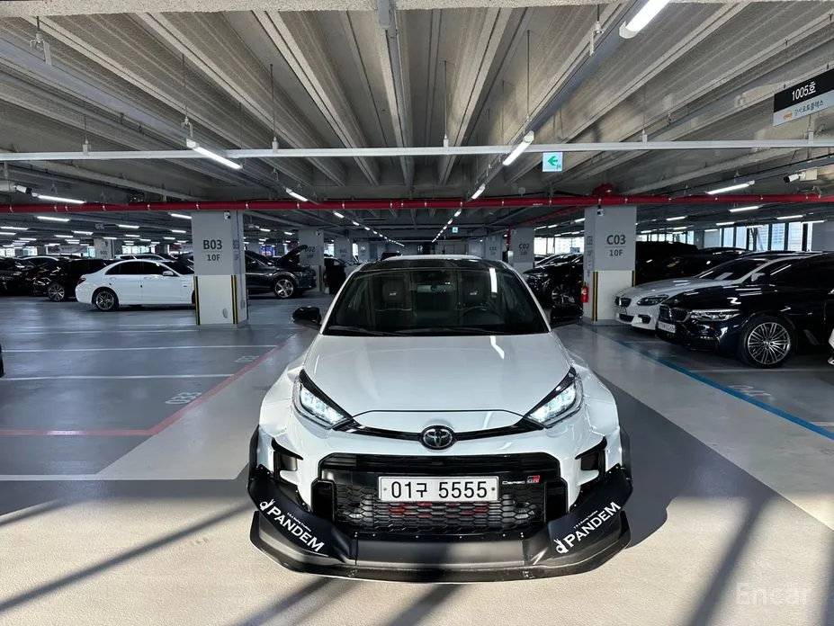 Фото 1 - Toyota Yaris