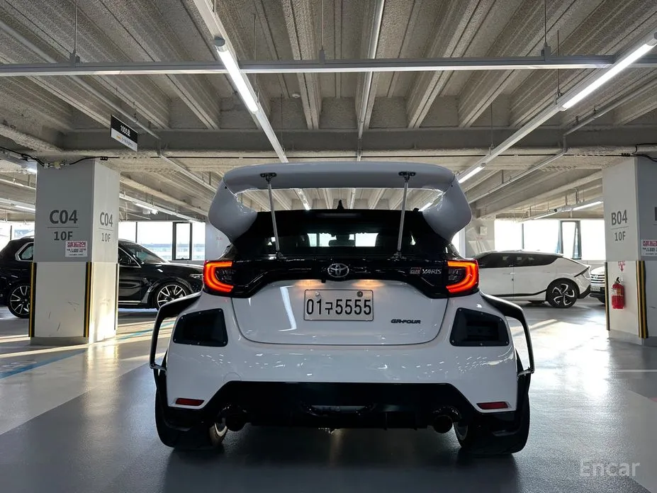 Фото 4 - Toyota Yaris