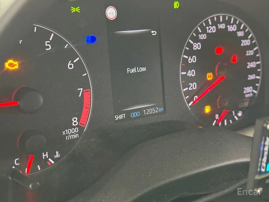 Фото 8 - Toyota Yaris