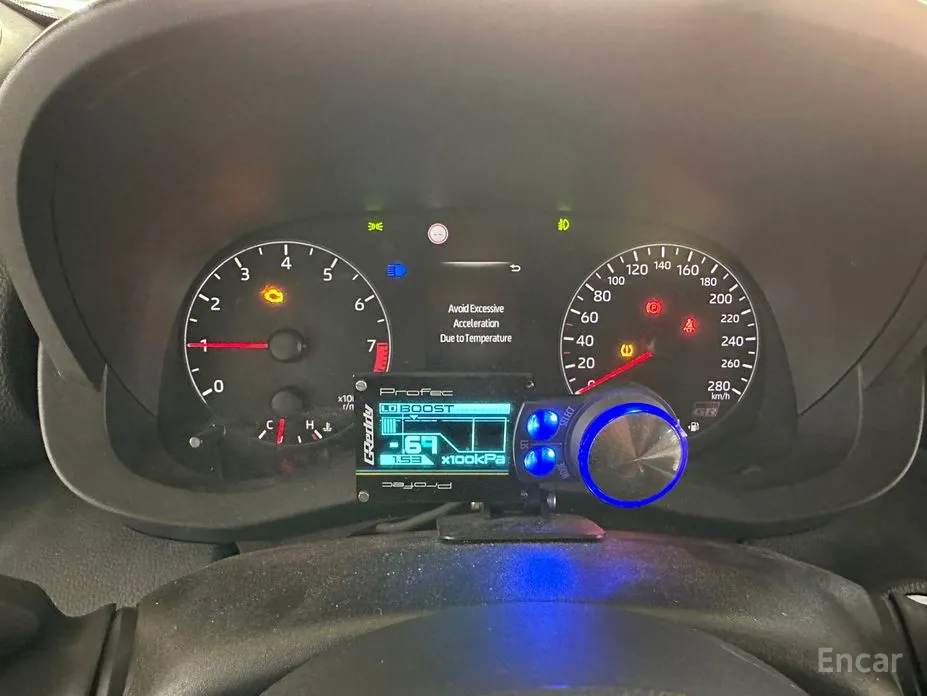 Фото 9 - Toyota Yaris