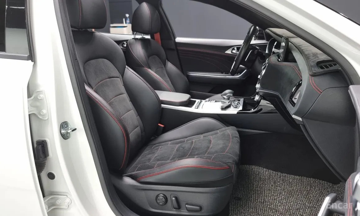 Фото 10 - Kia Stinger