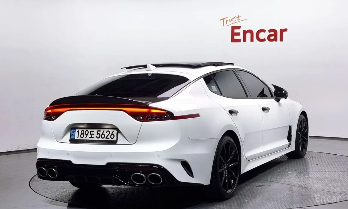 Фото 2 - Kia Stinger