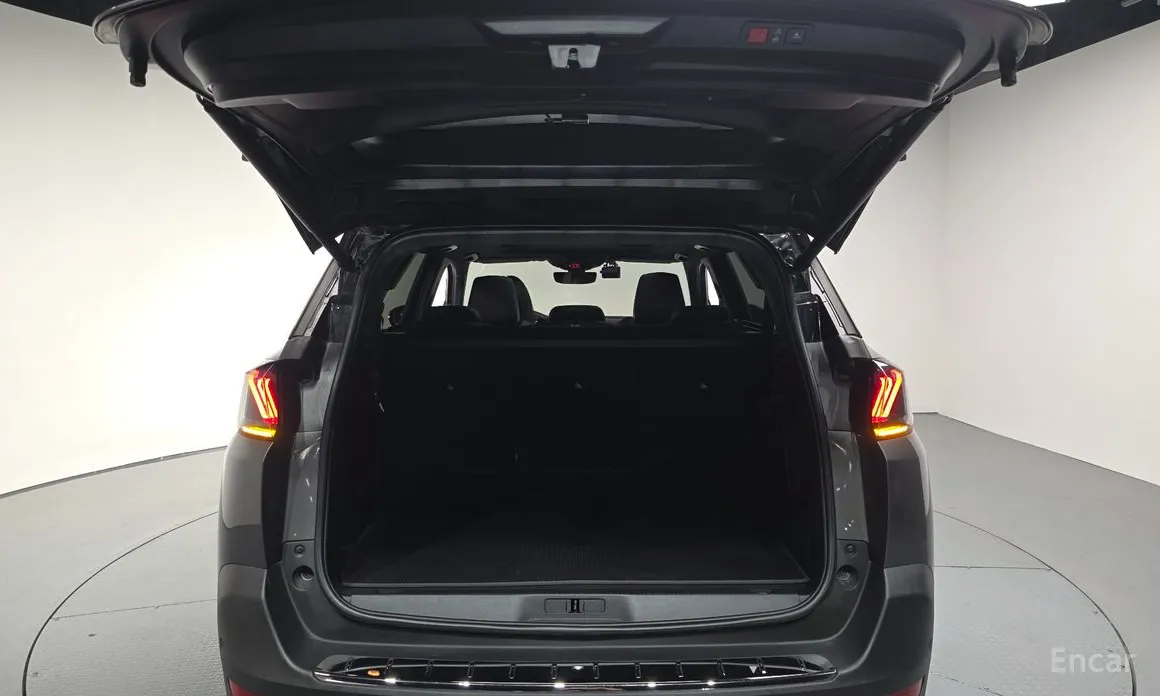 Фото 20 - Peugeot 5008