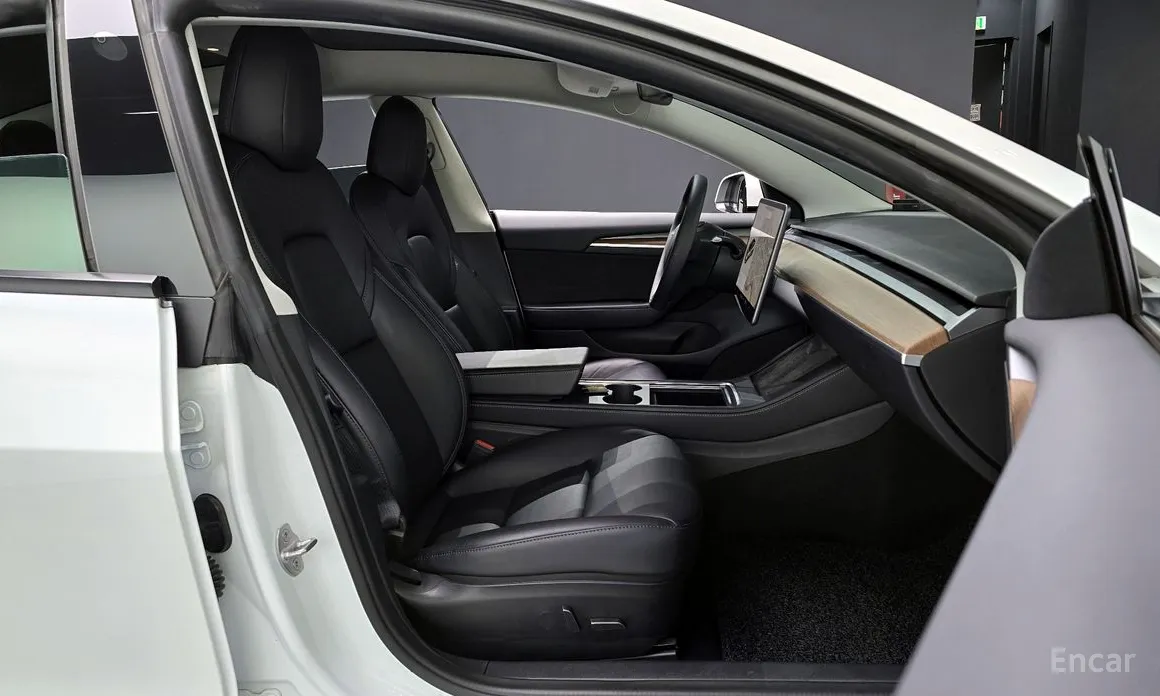 Фото 10 - Tesla Model 3