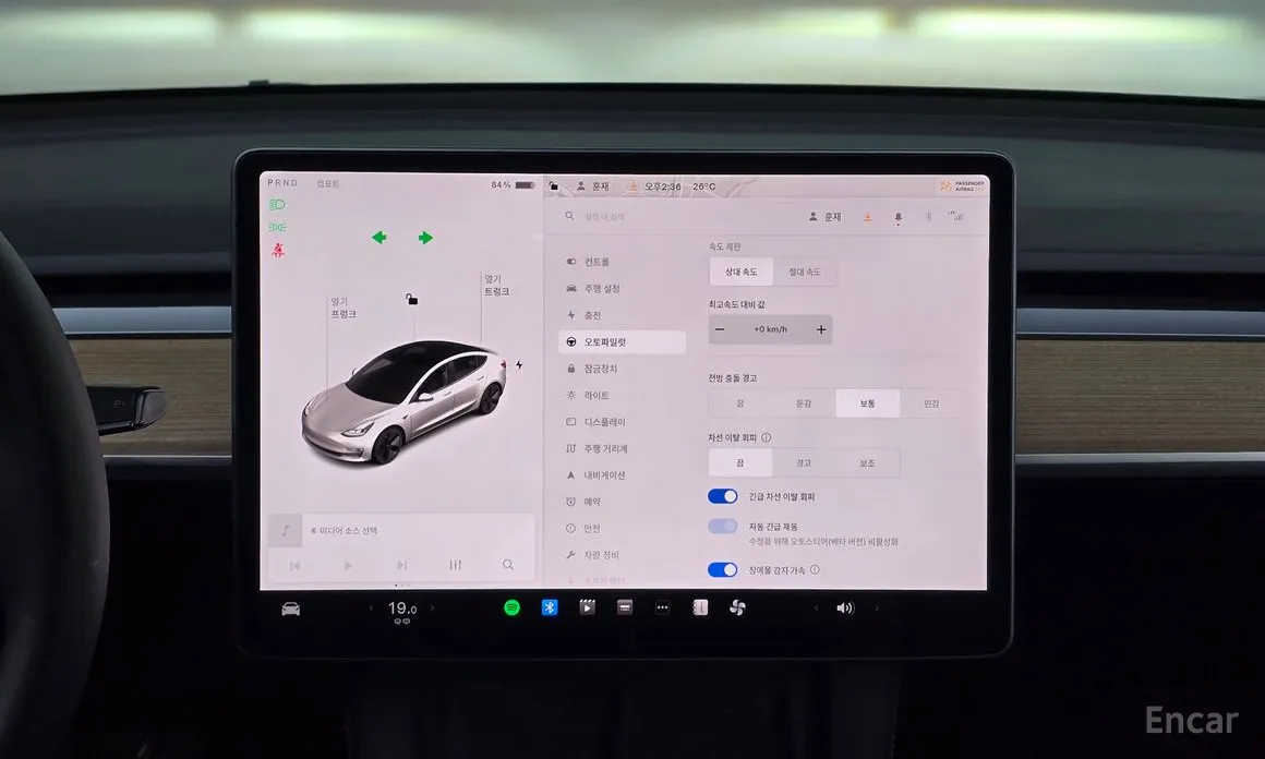 Фото 15 - Tesla Model 3