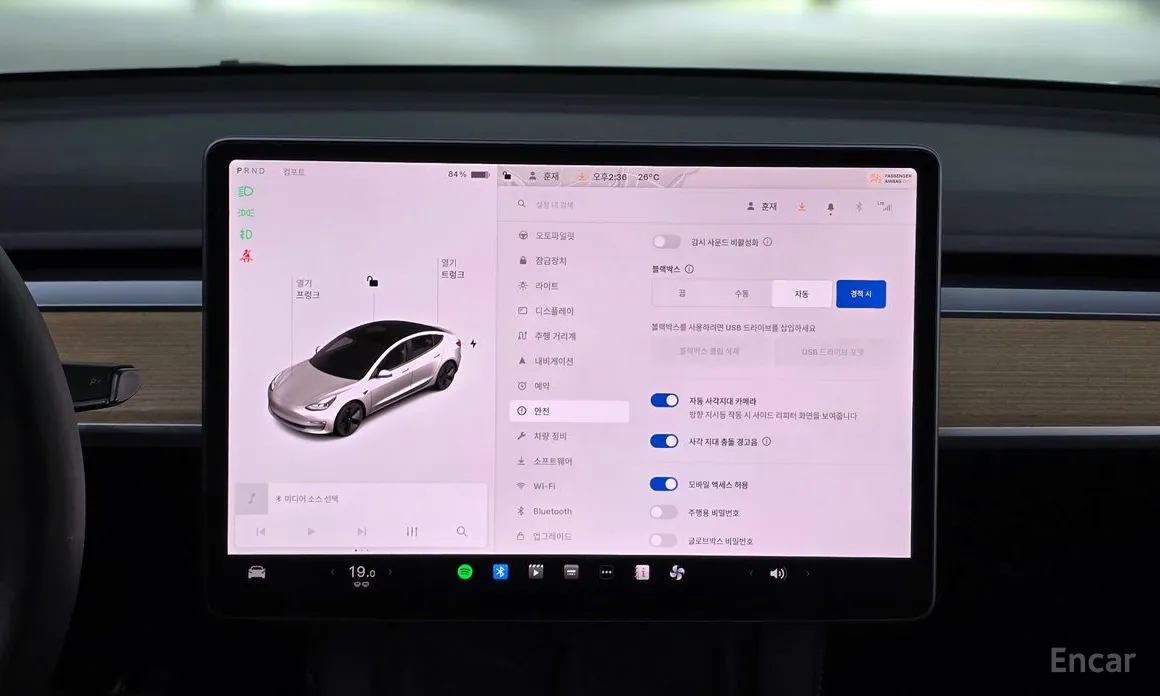 Фото 16 - Tesla Model 3