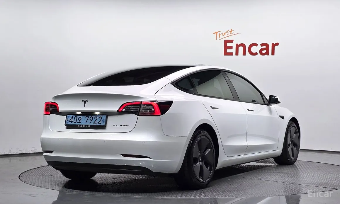 Фото 2 - Tesla Model 3