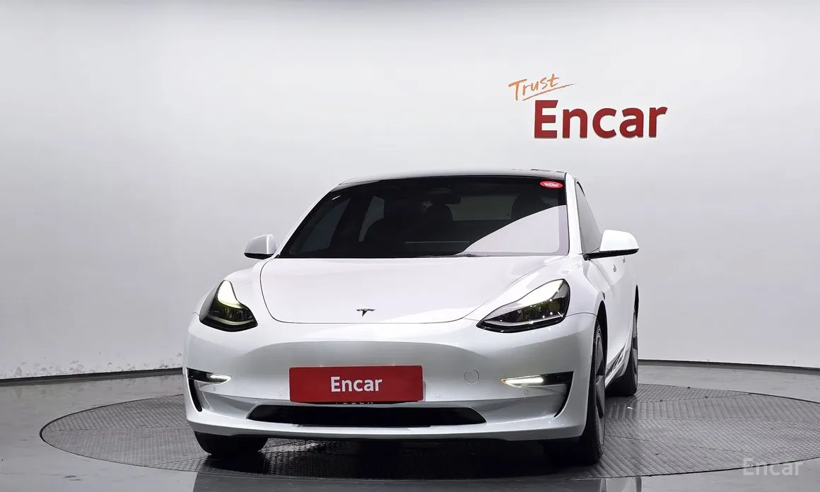 Фото 3 - Tesla Model 3