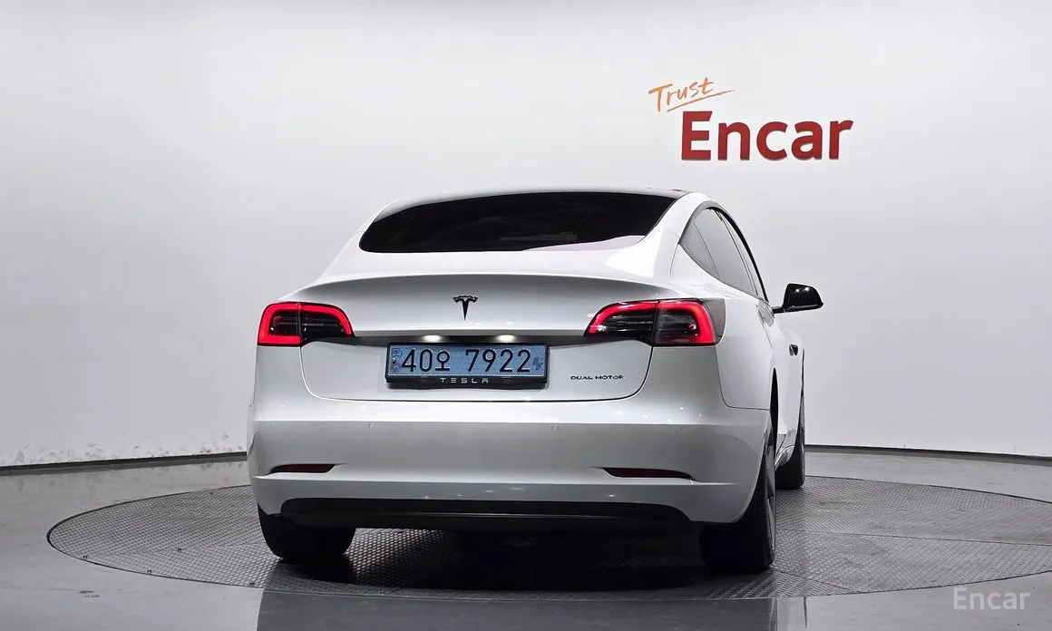 Фото 4 - Tesla Model 3