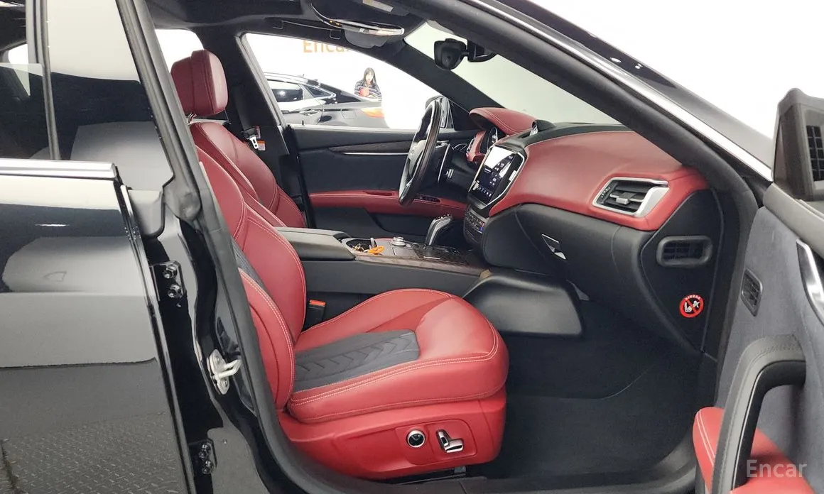 Фото 11 - Maserati Ghibli