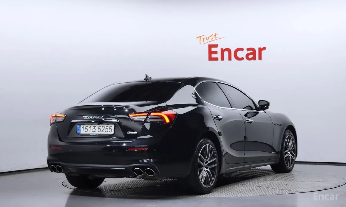 Фото 2 - Maserati Ghibli