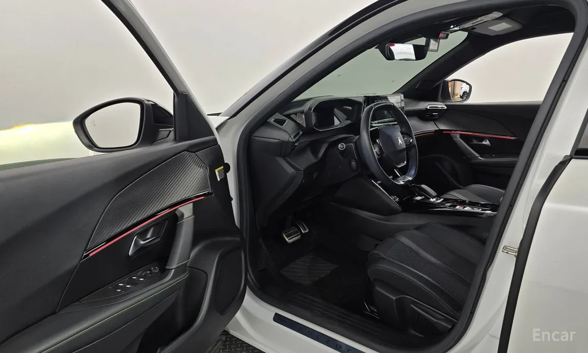 Фото 10 - Peugeot 2008