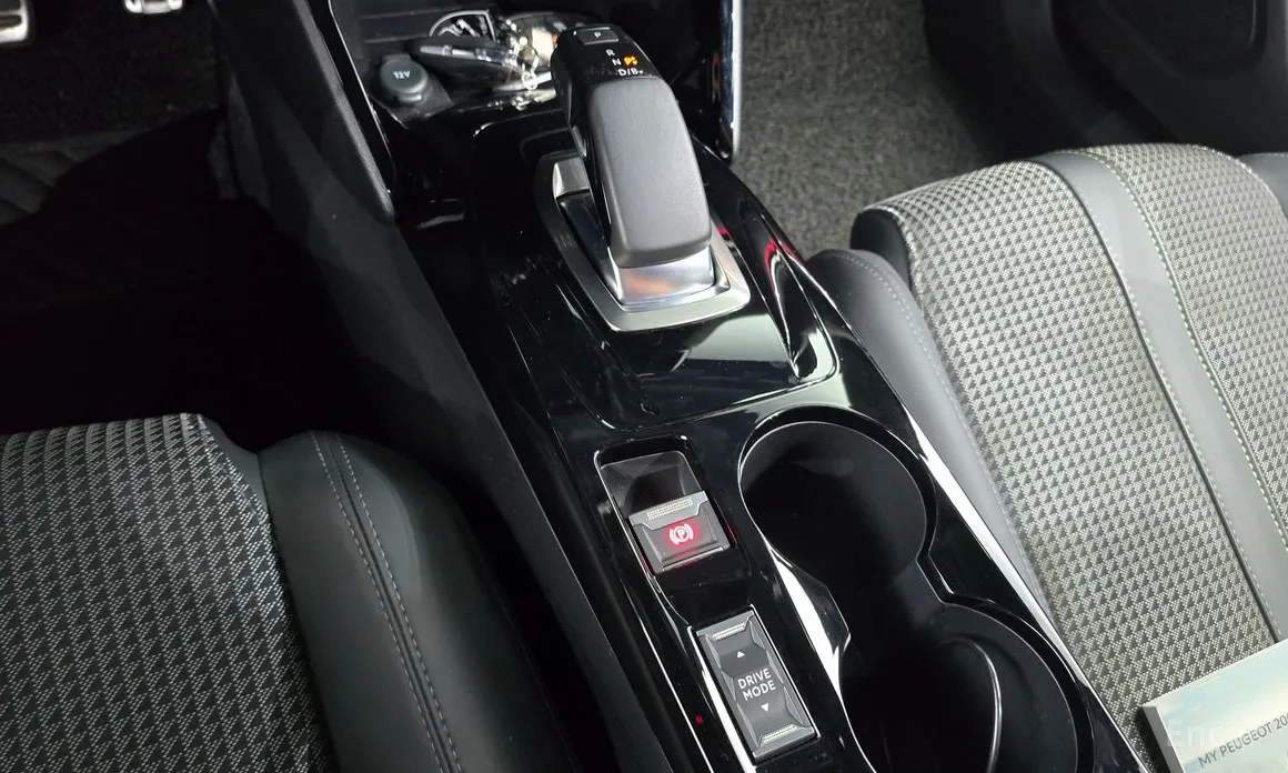 Фото 9 - Peugeot 2008