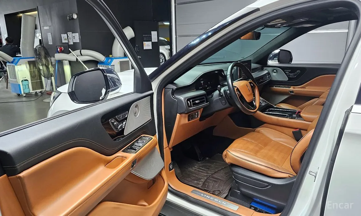 Фото 10 - Lincoln Aviator