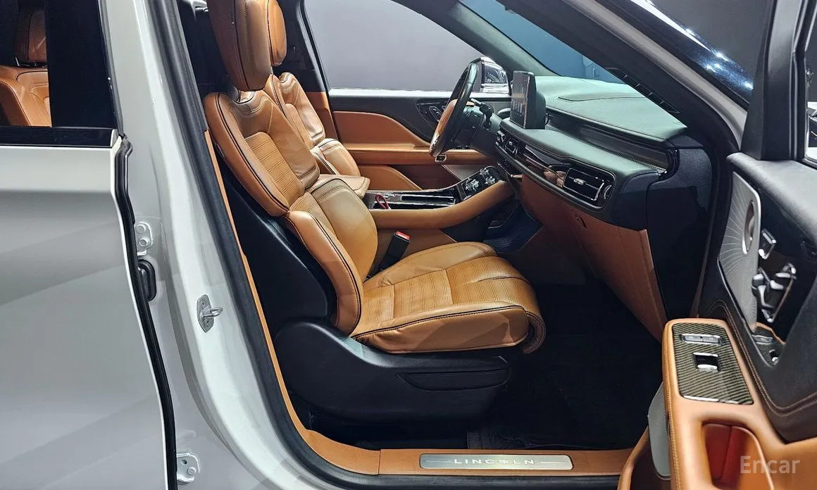 Фото 11 - Lincoln Aviator