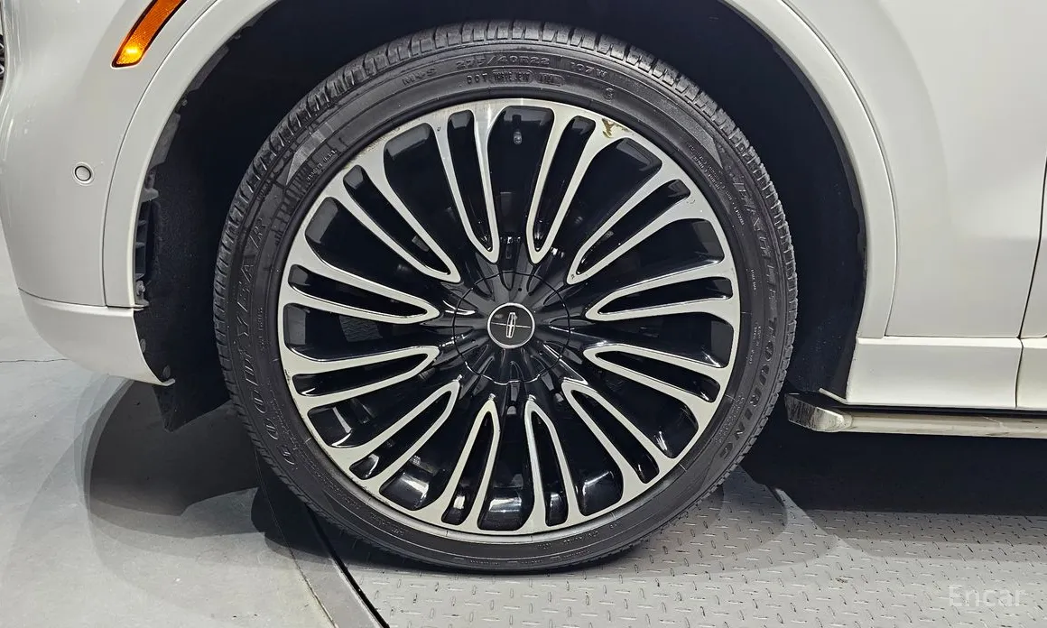 Фото 5 - Lincoln Aviator