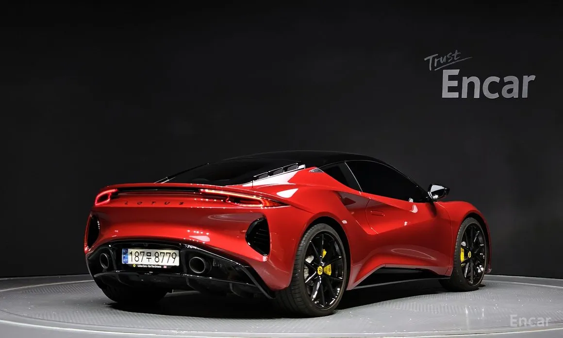 Фото 2 - Lotus Emira