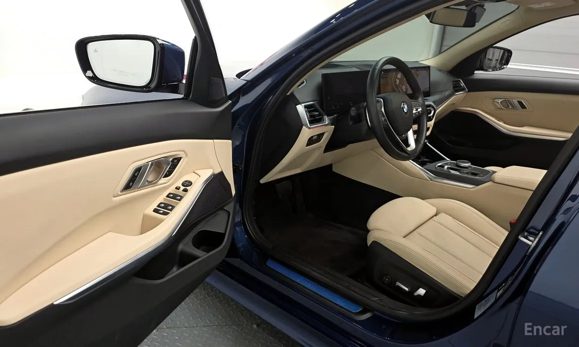 Photo 10 - BMW 3 Series