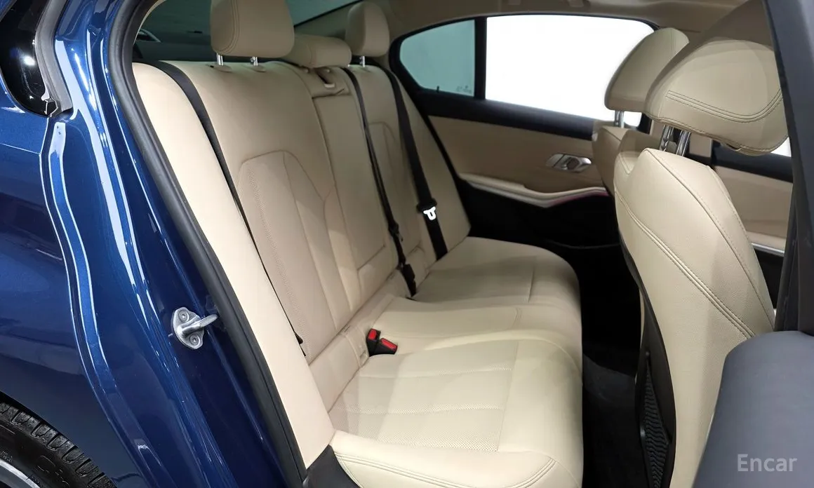 Photo 12 - BMW 3 Series