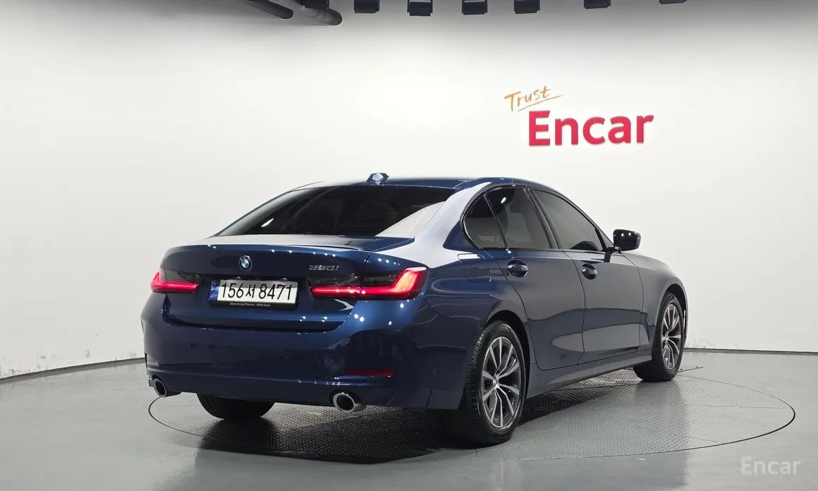 Photo 2 - BMW 3 Series