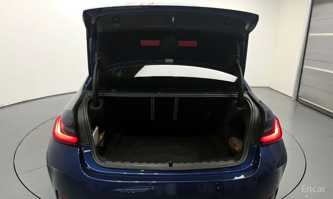 Photo 20 - BMW 3 Series