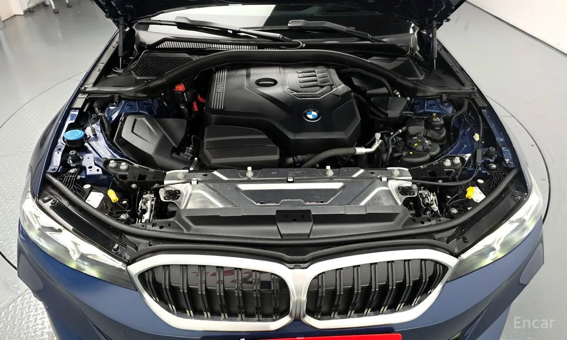 Photo 6 - BMW 3 Series