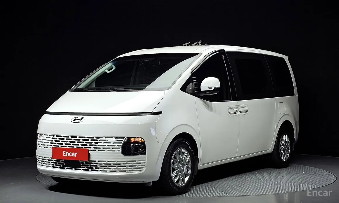 Фото 1 - Hyundai Staria