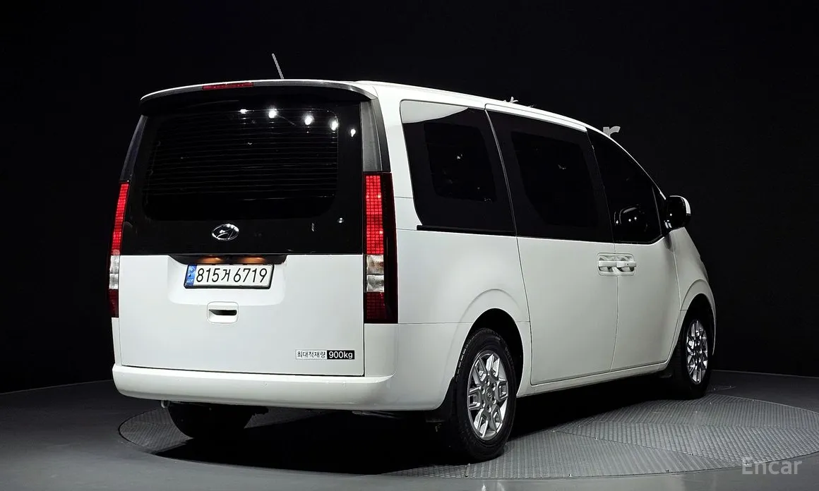 Фото 2 - Hyundai Staria