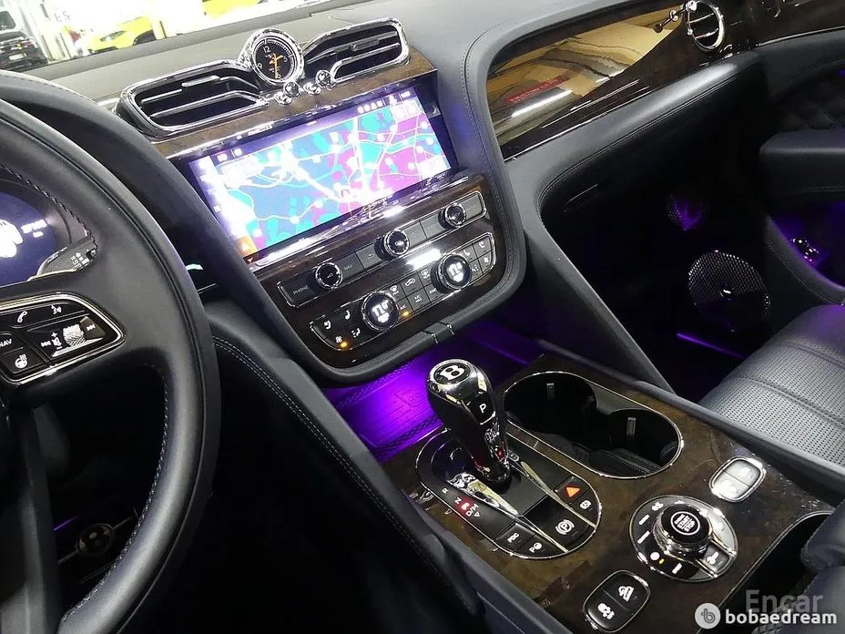 Фото 17 - Bentley Bentayga