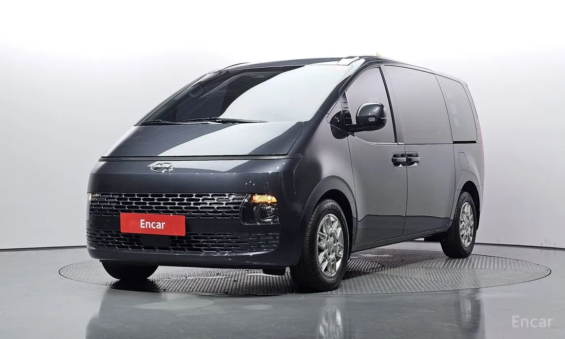 Фото 1 - Hyundai Staria