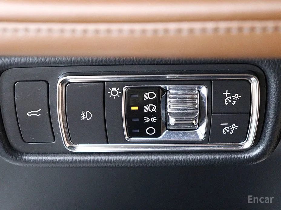 Фото 10 - Lincoln Aviator