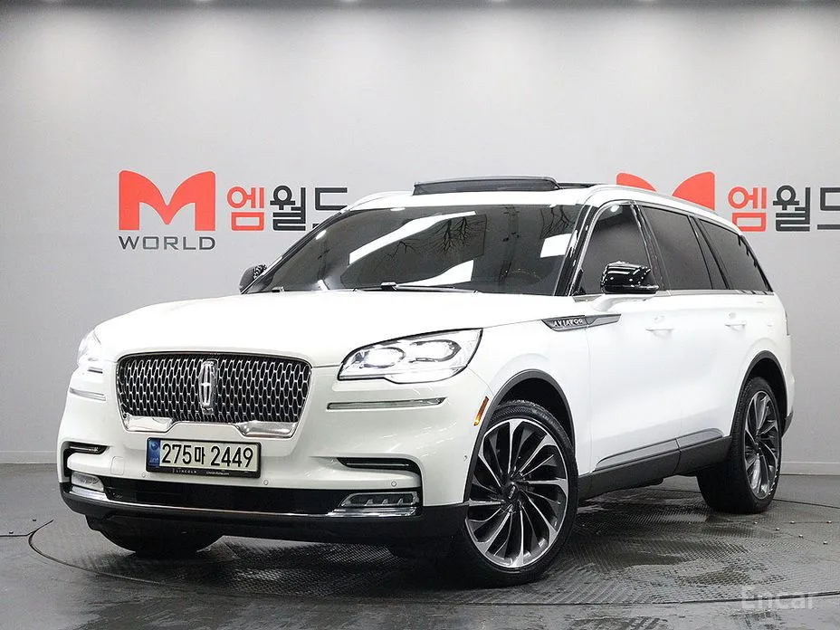 Фото 11 - Lincoln Aviator